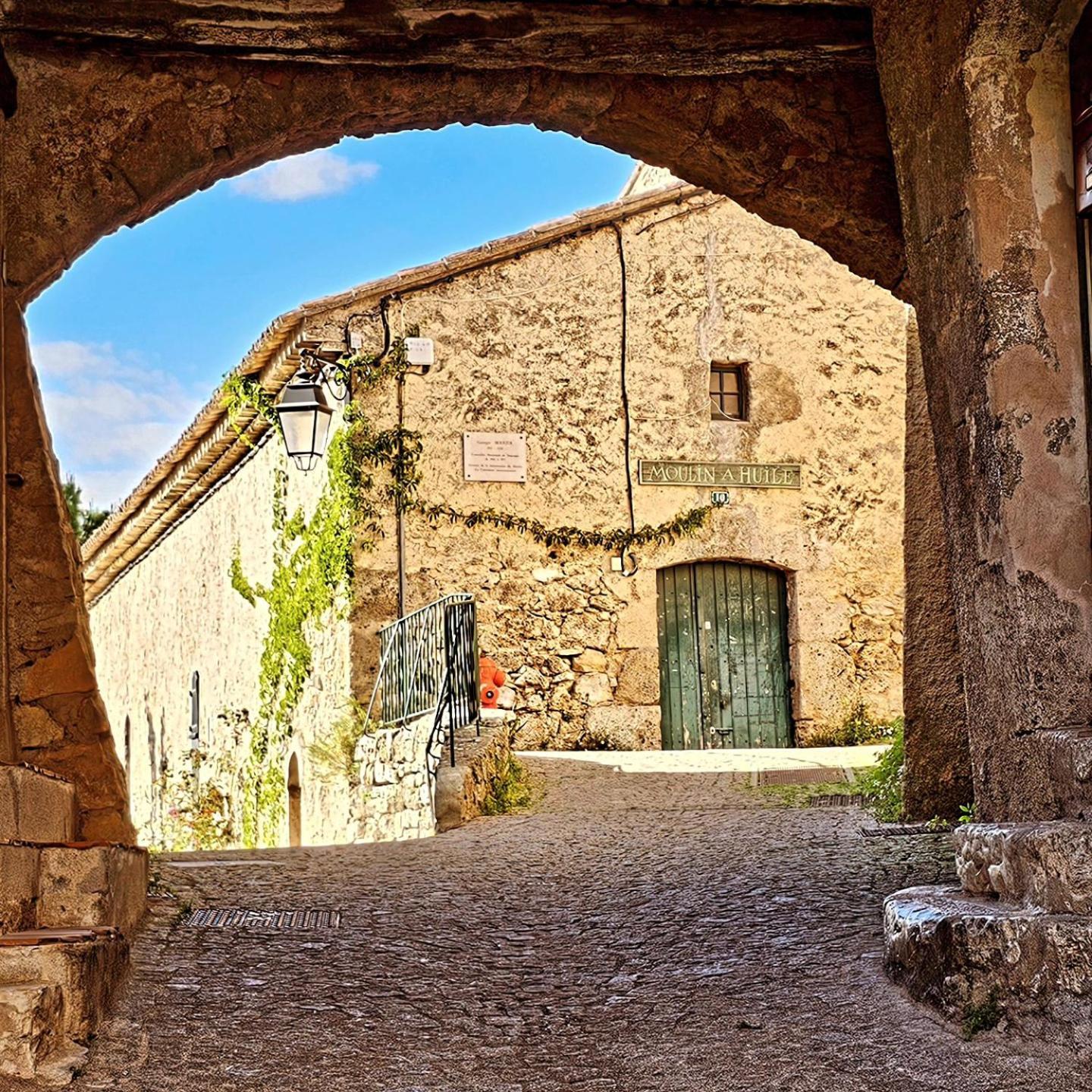 Au Coeur Du Village Provencal Tourtour Extérieur photo