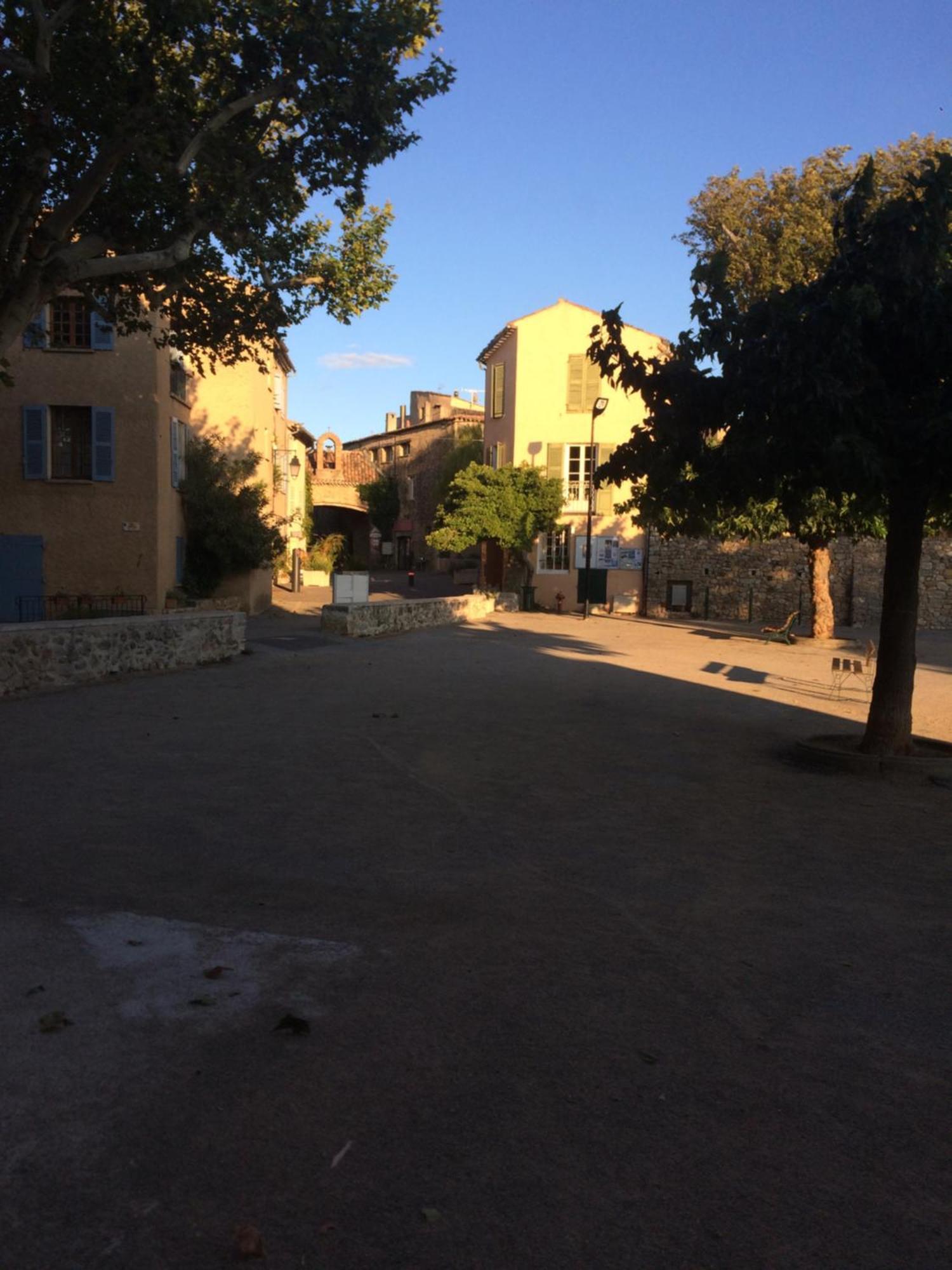 Au Coeur Du Village Provencal Tourtour Extérieur photo